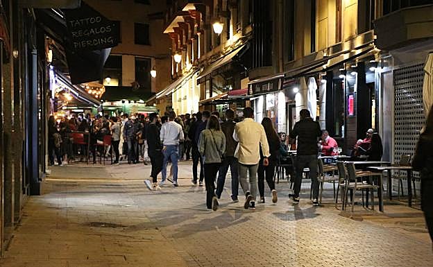 Imagen. Una de las calles del centro de la capital. 