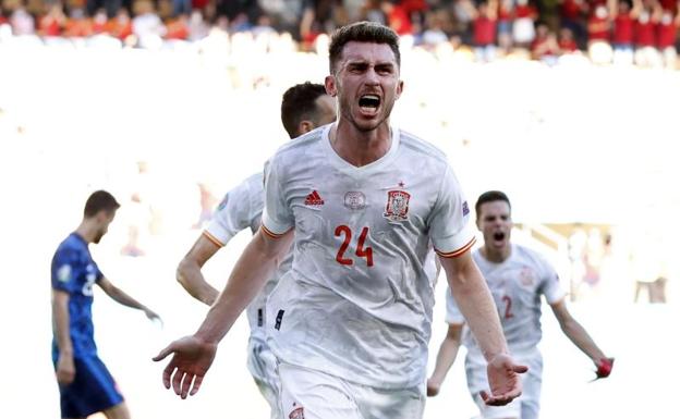 Aymeric Laporte celebra su gol a Eslovaquia.