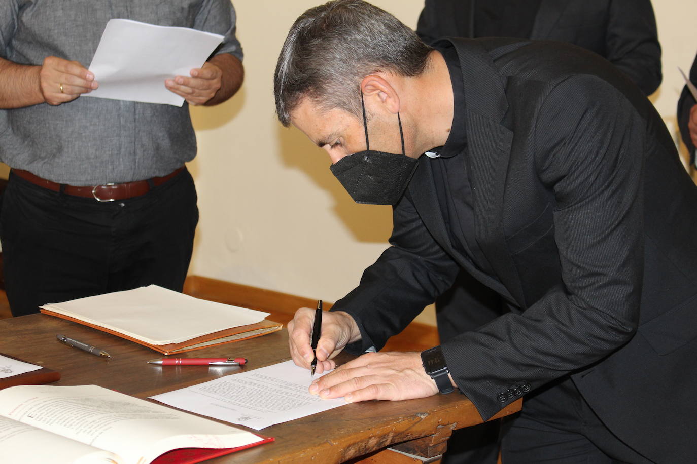 Cuatro delegados episcopales y un nuevo vicario general toman el relevo en el Consejo episcopal en un acto simbólico y cargado de recuerdo e ilusión en el Salón del Trono del Obispado de León