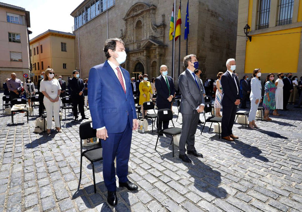 El presidente de la Junta de Castilla y León, Alfonso Fernández Mañueco, firma la Declaración Interregional entre las Comunidades Autónomas del Camino de Santiago.