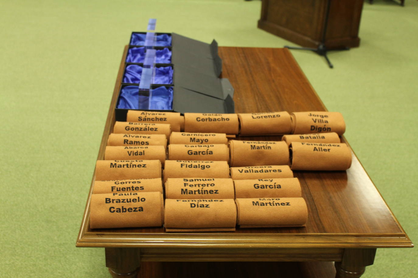 El Aula Magna San Isidoro acogió ayer la ceremonia de graduación de los 48 estudiantes de la VII promoción de los grados y máster que se imparten en el centro.