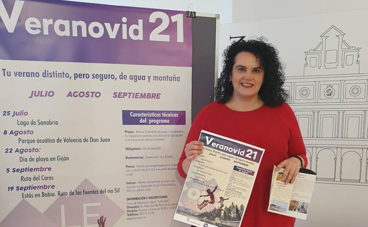 Vera López presenta las actividades de este verano. 