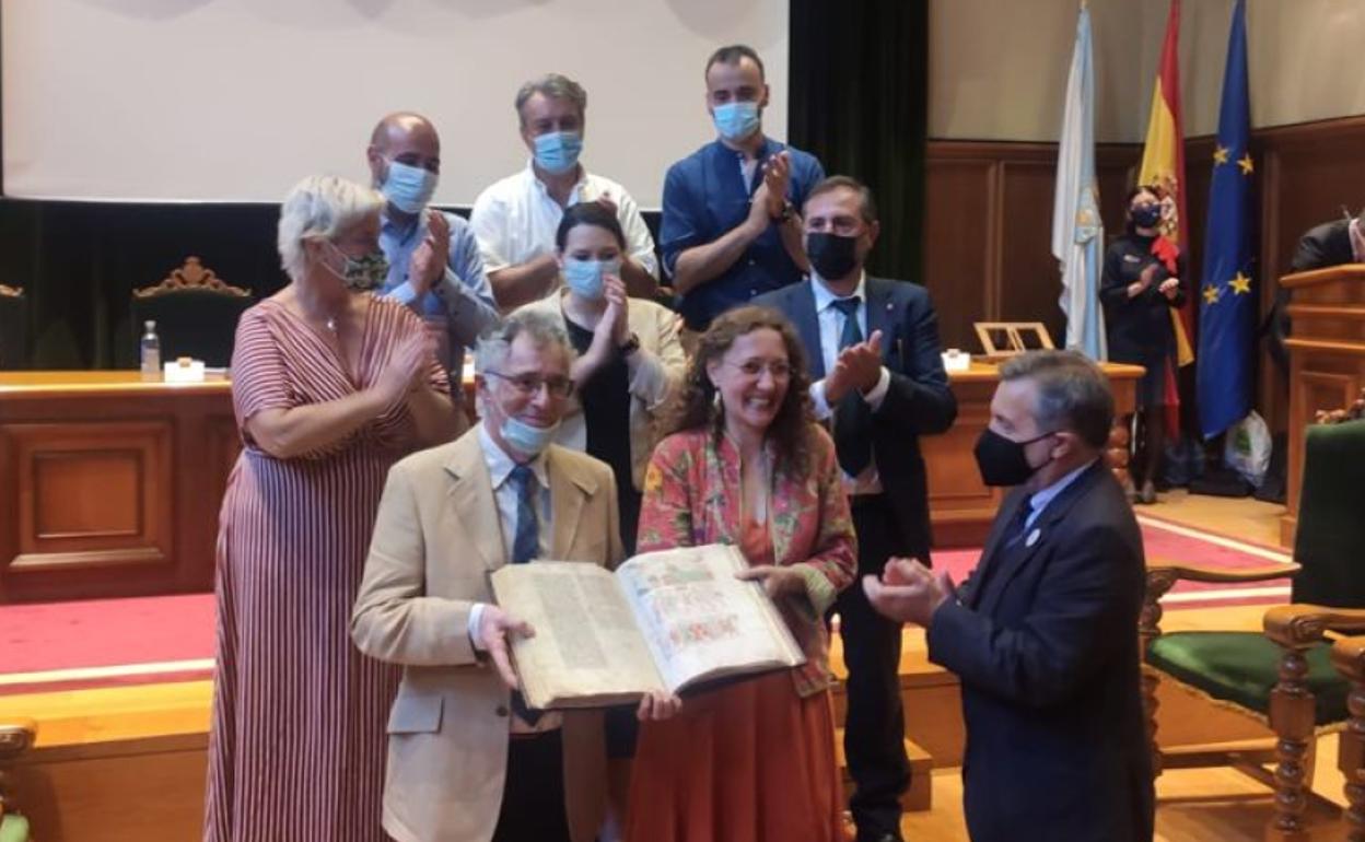 Foto de familia tras la entrega del premio Aymeric Picaud.