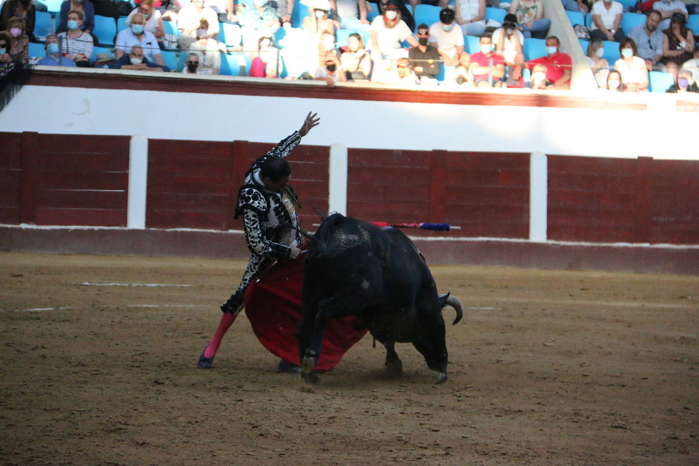 Fotos: Las mejores imágenes de Enrique Ponce en la plaza de toros de León