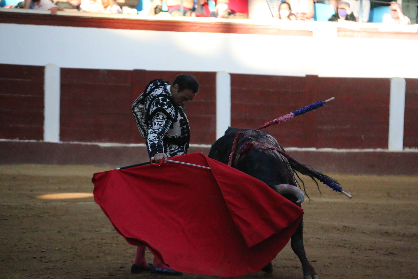 Fotos: Las mejores imágenes de Enrique Ponce en la plaza de toros de León