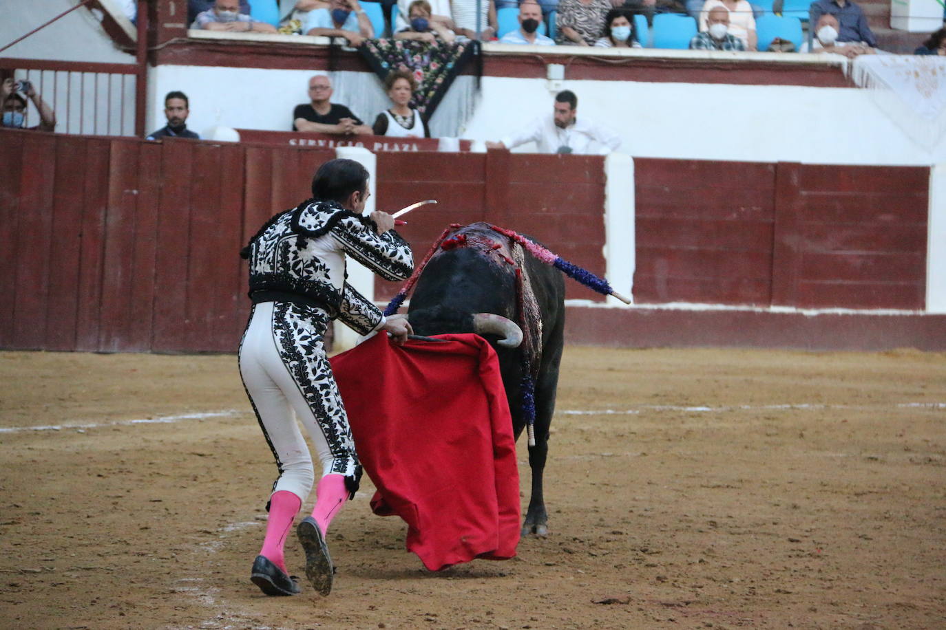 Fotos: Las mejores imágenes de Enrique Ponce en la plaza de toros de León