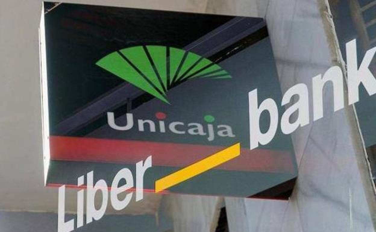 Unicaja Banco y Liberbank tienen vía libre, con condiciones, para cerrar su fusión. 