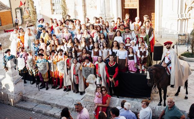 Participantes en la recreación de El Encuentro Real entre Fernando el Católico y Felipe el Hermoso en 1506.