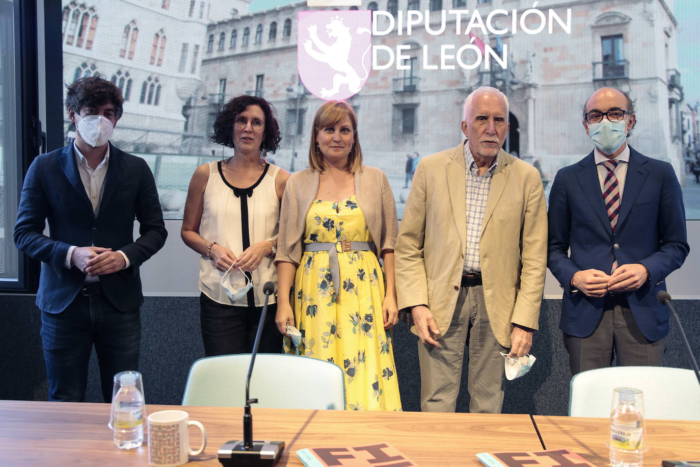 Luis Mateo Diez ha sido el principal protgonista de un coloquio para repasar los grandes autores de la literatura de Castilla y León.