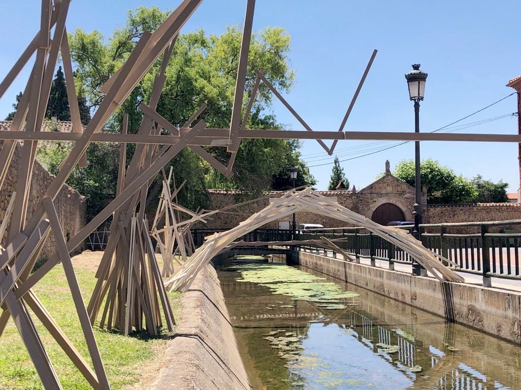 El ayuntamiento de Carrizo empieza este fin de semana el proyecto artístico Carrizo con Arte. Se trata de 5 instalaciones artísticas al aíre libre en entornos característicos del municipio de Carrizo. 