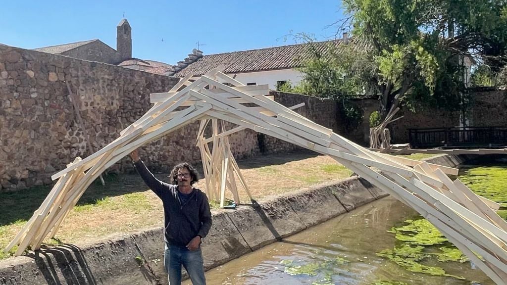 El ayuntamiento de Carrizo empieza este fin de semana el proyecto artístico Carrizo con Arte. Se trata de 5 instalaciones artísticas al aíre libre en entornos característicos del municipio de Carrizo. 