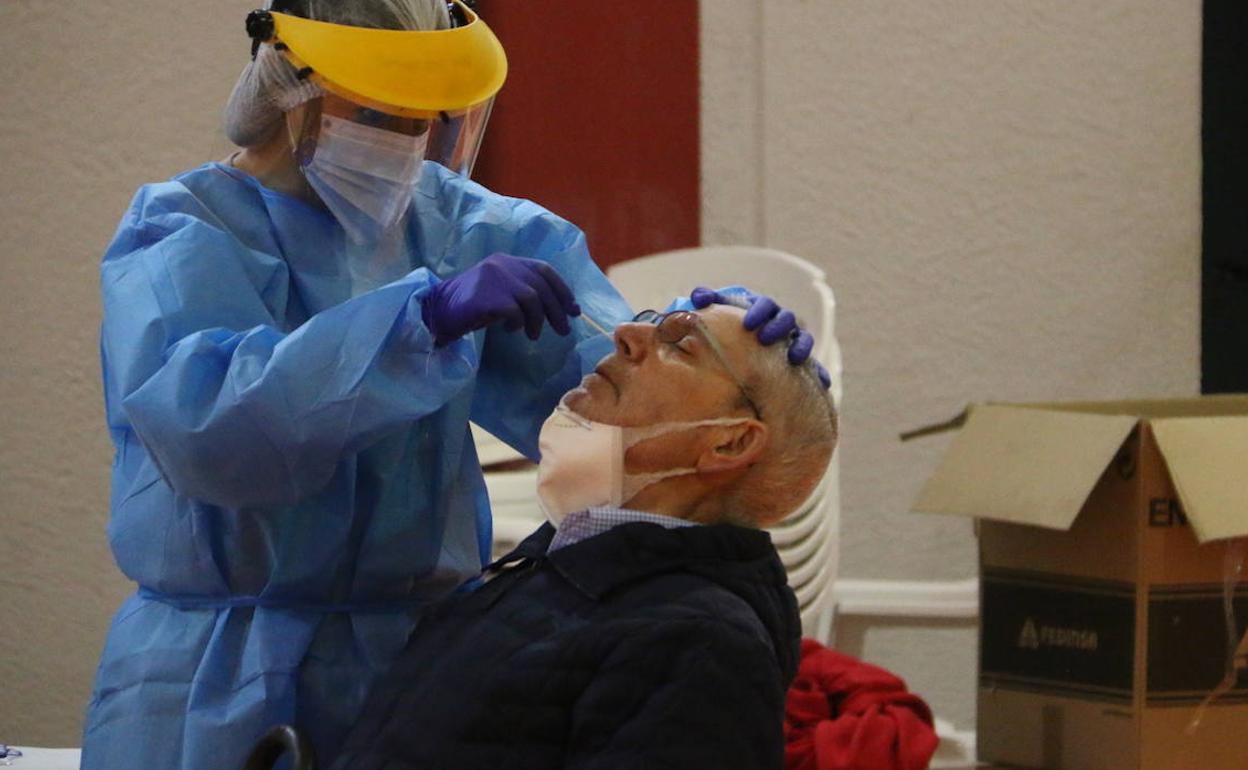 Pruebas covid en Boñar durante el invierno.