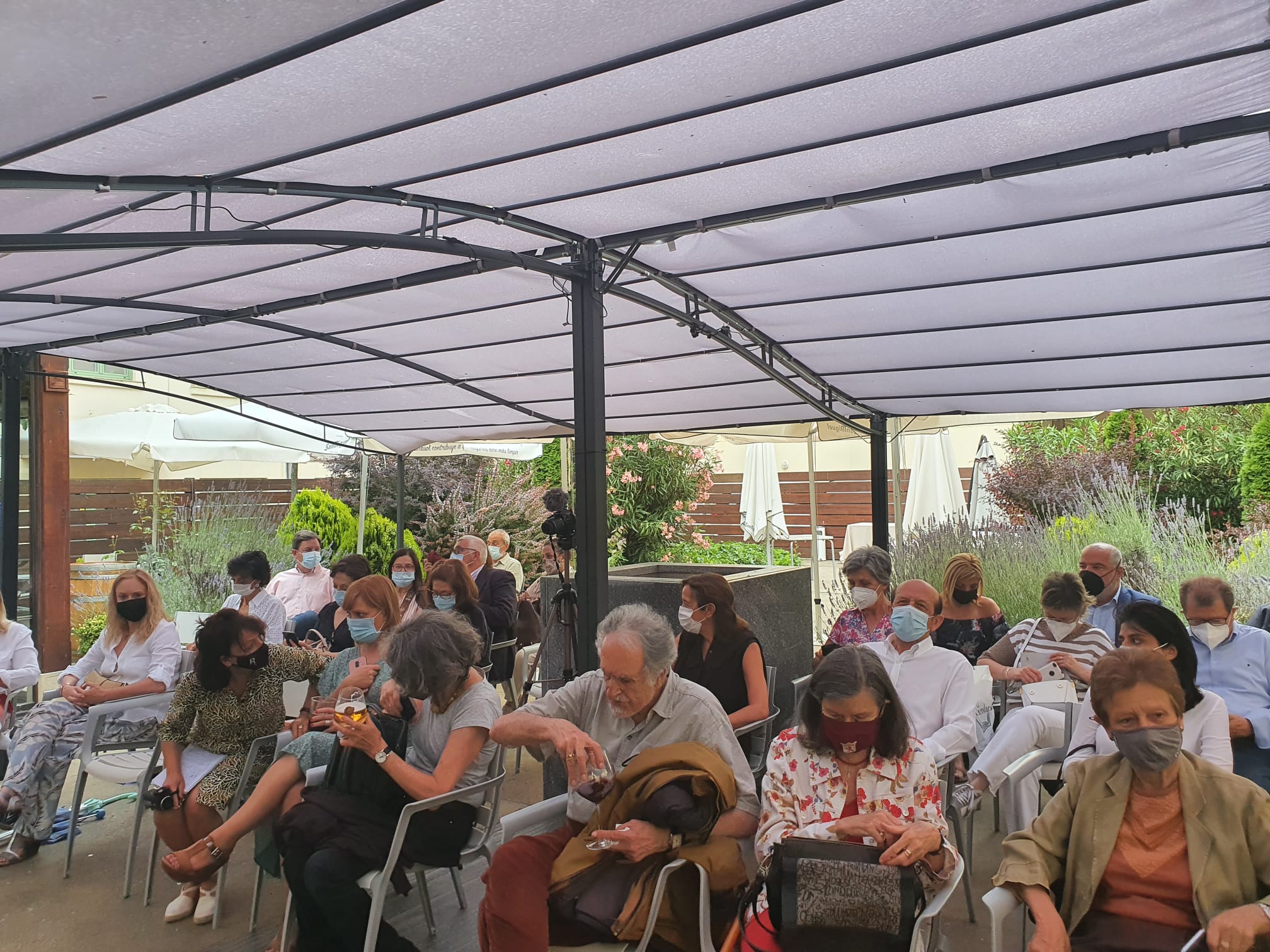 Los escritores Luis Mateo Díez y José María Merino