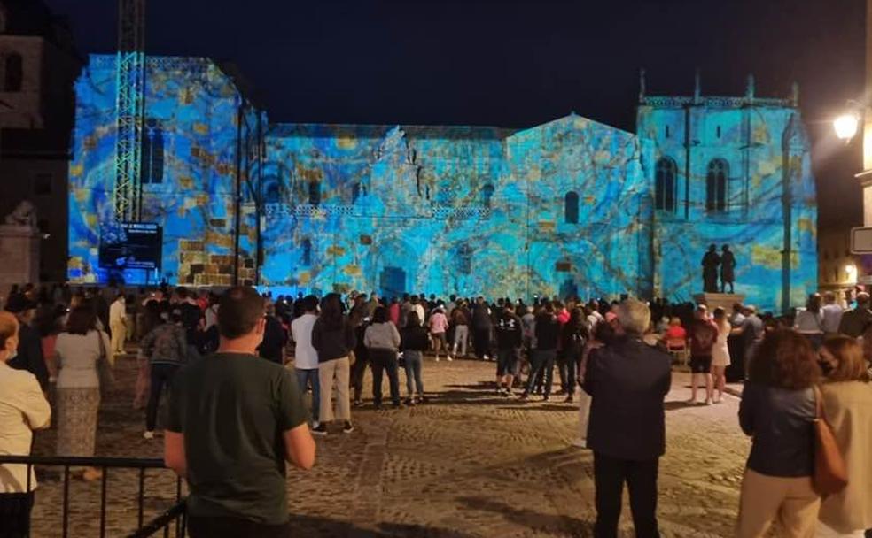 Imagen de las proyecciones en la basílica de San Isidoro en la noche de este sábado. 