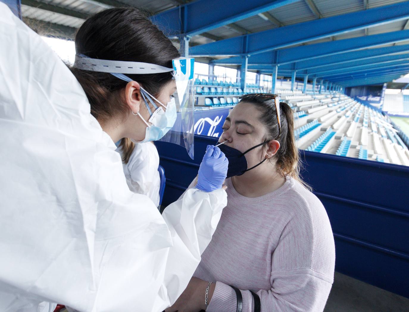 Los test han detectado una decena de positivos en Ponferrada. 