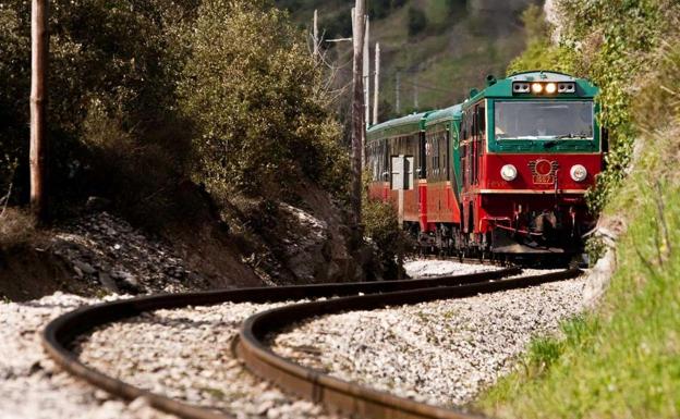 El PP asegura que el Psoe trata de acabar con este tren. 