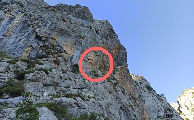 Rescatado un varón de 83 años tras sufrir una caída en la vía ferrata de Cordiñanes