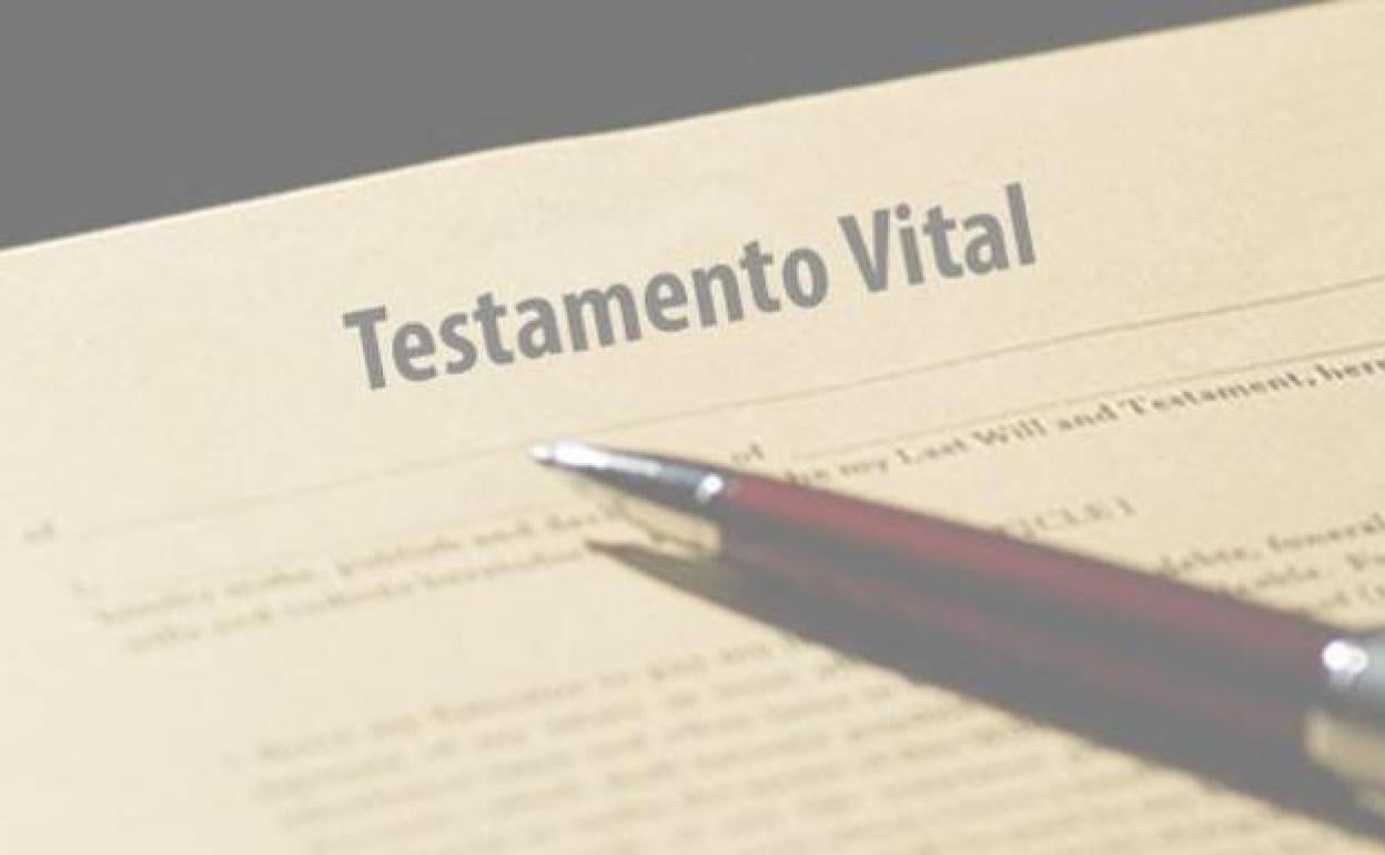 Cada vez más personas realizan un testamento vital. 