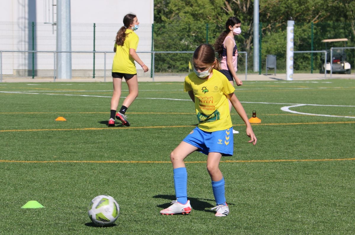 El Campus Diego Calzado organizó una jornada de tecnificación con jugadoras profesionales de fútbol femenino.