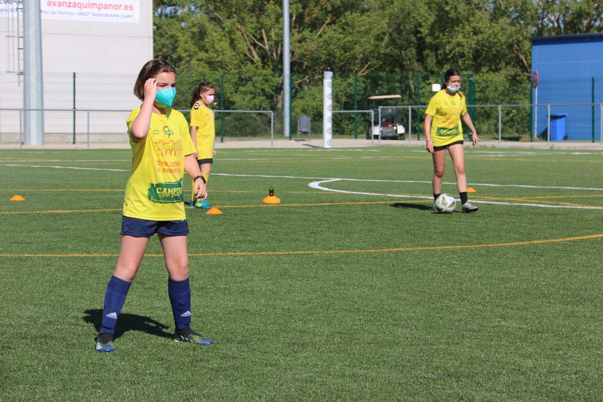 El Campus Diego Calzado organizó una jornada de tecnificación con jugadoras profesionales de fútbol femenino.