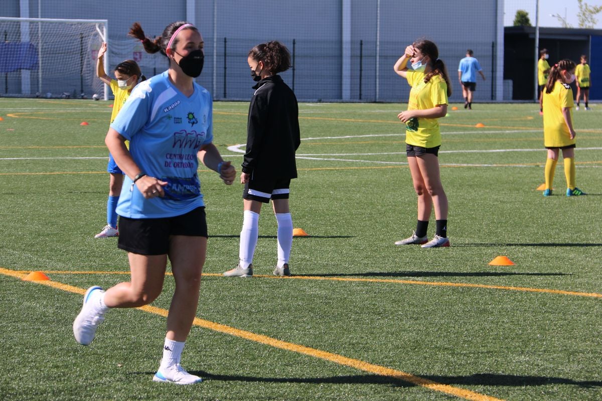 El Campus Diego Calzado organizó una jornada de tecnificación con jugadoras profesionales de fútbol femenino.