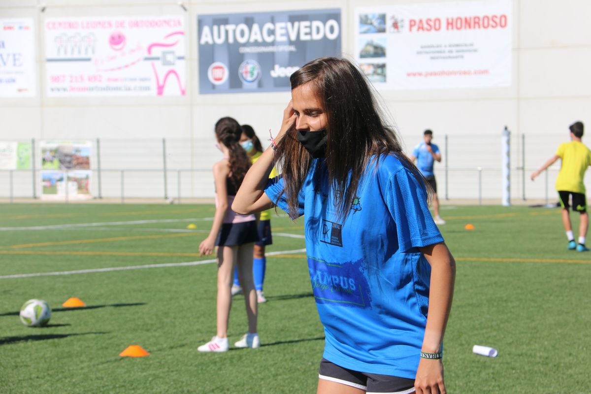 El Campus Diego Calzado organizó una jornada de tecnificación con jugadoras profesionales de fútbol femenino.