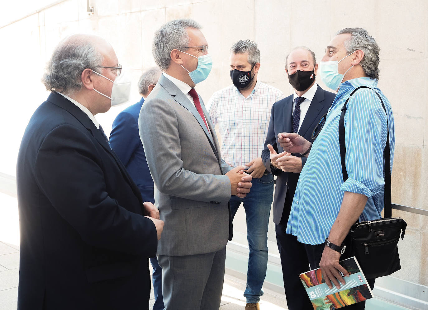 El delegado del Gobierno en Castilla y León, Javier Izquierdo, presenta el 'Plan de Recuperación, Transformación y Resiliencia' en la primera sesión del programa de Audiencias activas del Consejo Económico y Social, en compañía de su presidente Enrique Cabero