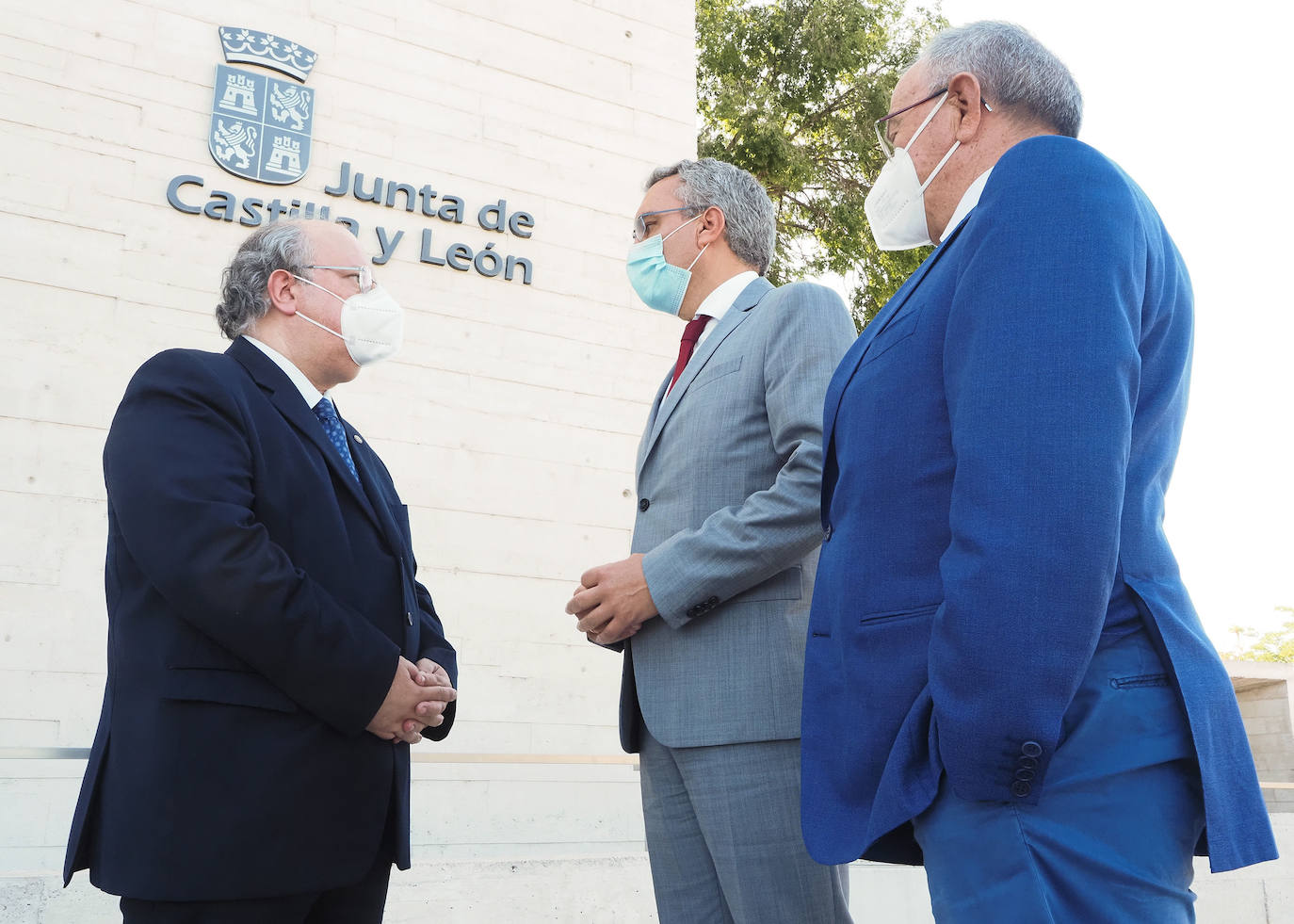 El delegado del Gobierno en Castilla y León, Javier Izquierdo, presenta el 'Plan de Recuperación, Transformación y Resiliencia' en la primera sesión del programa de Audiencias activas del Consejo Económico y Social, en compañía de su presidente Enrique Cabero