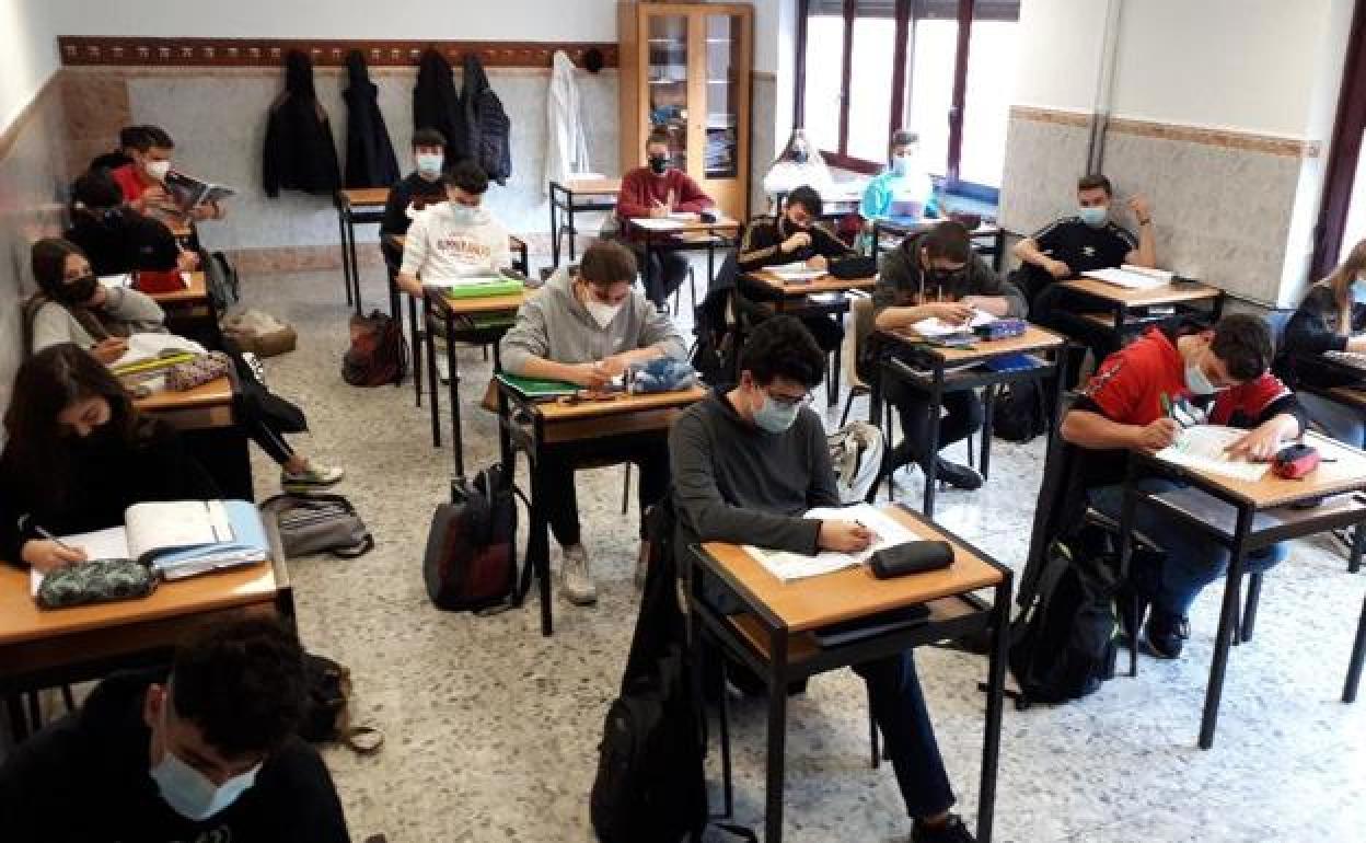 CCOO tacha de «nueva debacle» la primera prueba de las oposiciones del profesorado, que pierde 159 plazas