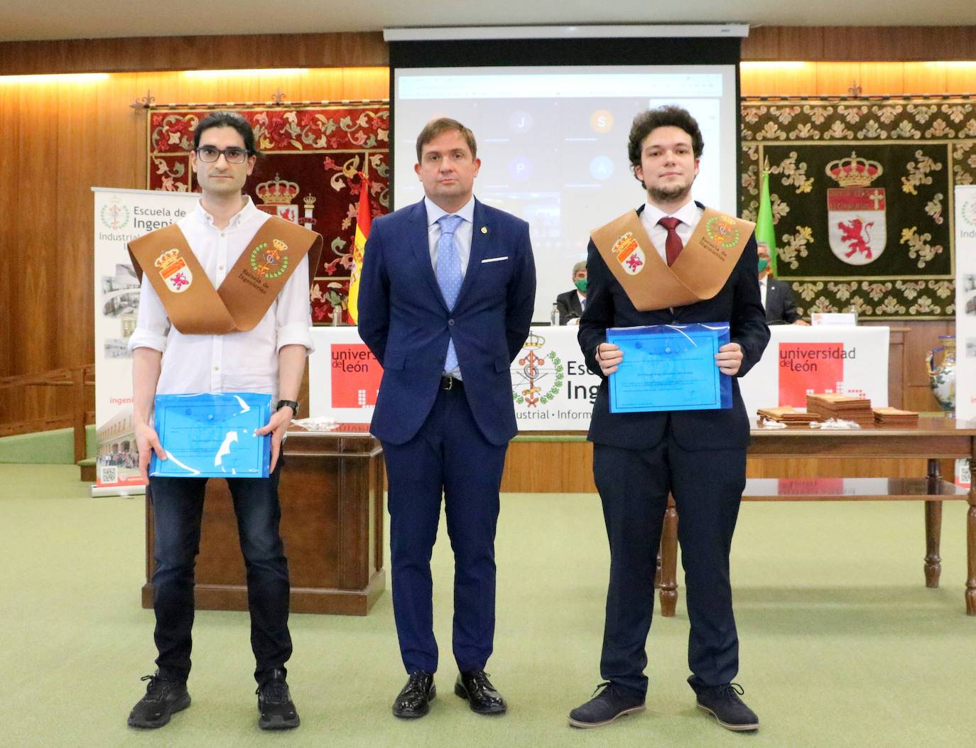 La Universidad celebra el acto de graduación de sus egresados.