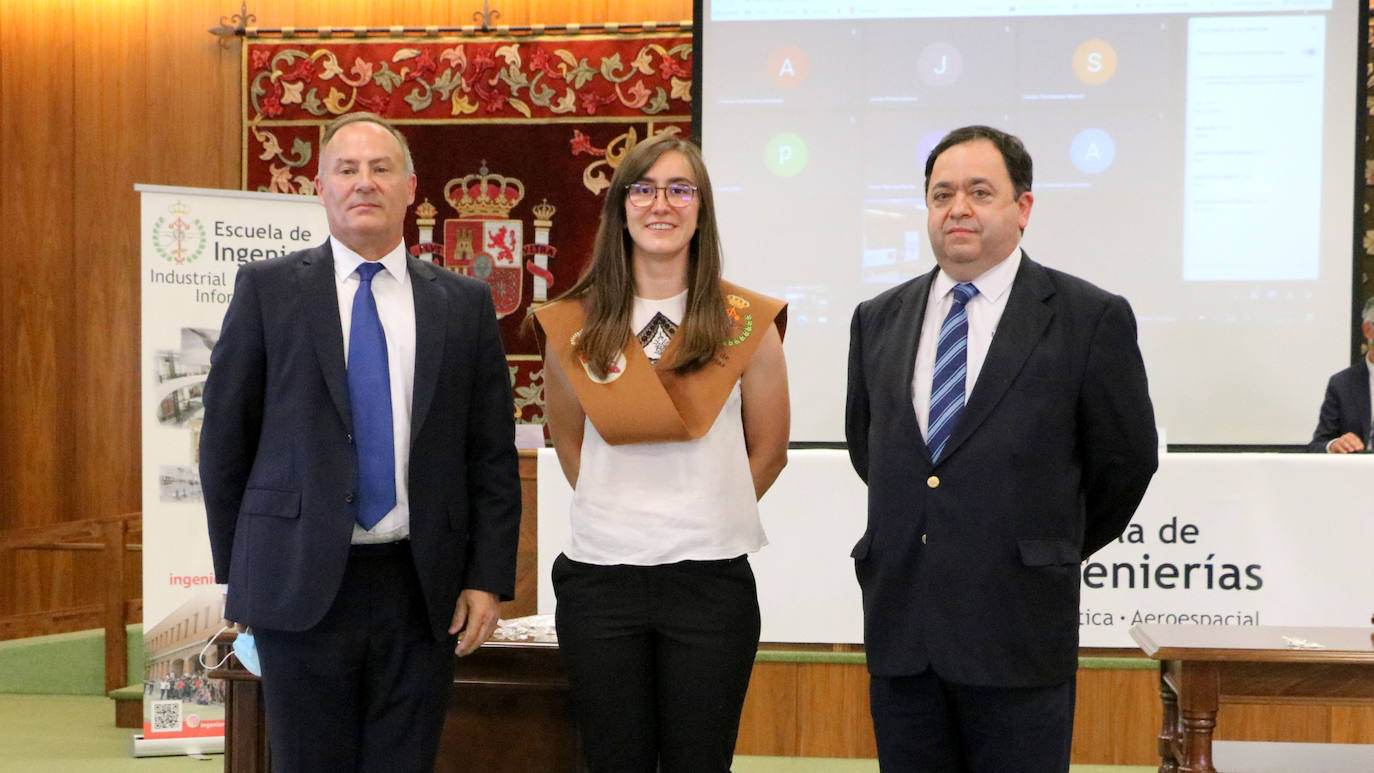 La Universidad celebra el acto de graduación de sus egresados.