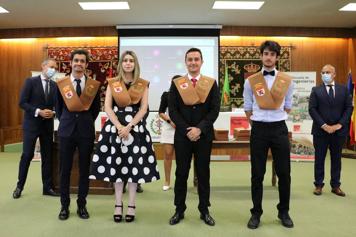 La Universidad celebra el acto de graduación de sus egresados.