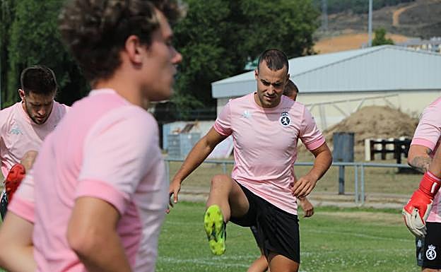 Primer entrenamiento del primer equipo de la Cultural en la pretemporada 2021/2022.