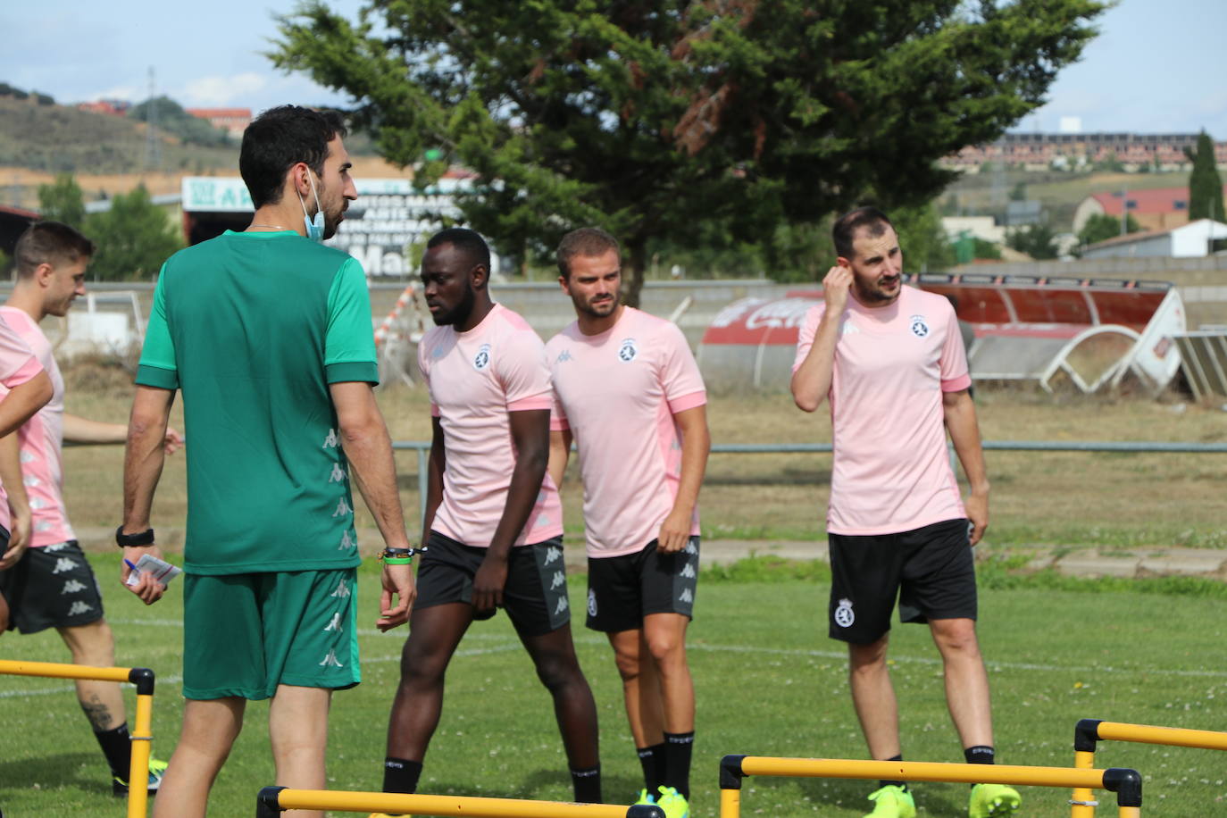 El conjunto leonés inicia los entrenamientos de una nueva campaña a la espera de completar su plantilla.