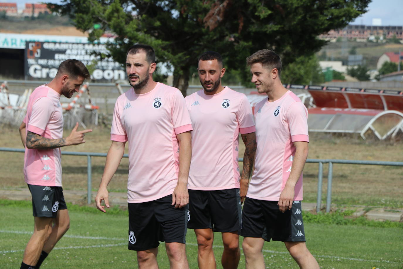 El conjunto leonés inicia los entrenamientos de una nueva campaña a la espera de completar su plantilla.