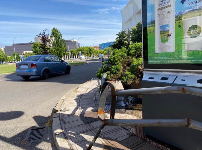 Imagen de la valla deteriorada.