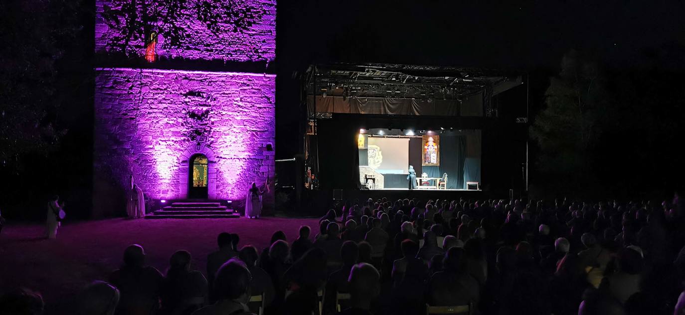 Turienzo de los Caballeros acoge junto al Torreón de los Osorio la representación teatral 'Unum in Aeternum' y recupera la narración de una leyenda de 1258 que gira en torno a la Orden de los Caballeros del Temple y la Maragatería.