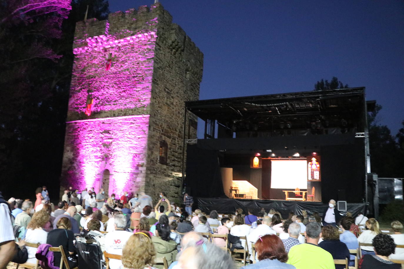 Turienzo de los Caballeros acoge junto al Torreón de los Osorio la representación teatral 'Unum in Aeternum' y recupera la narración de una leyenda de 1258 que gira en torno a la Orden de los Caballeros del Temple y la Maragatería.