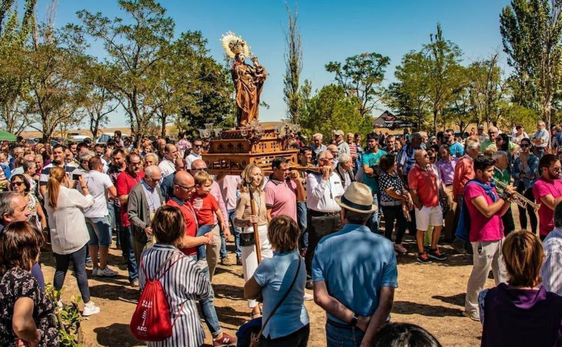 Procesión de la Virgen de Fuentes, patrona de Villalón de Campos.