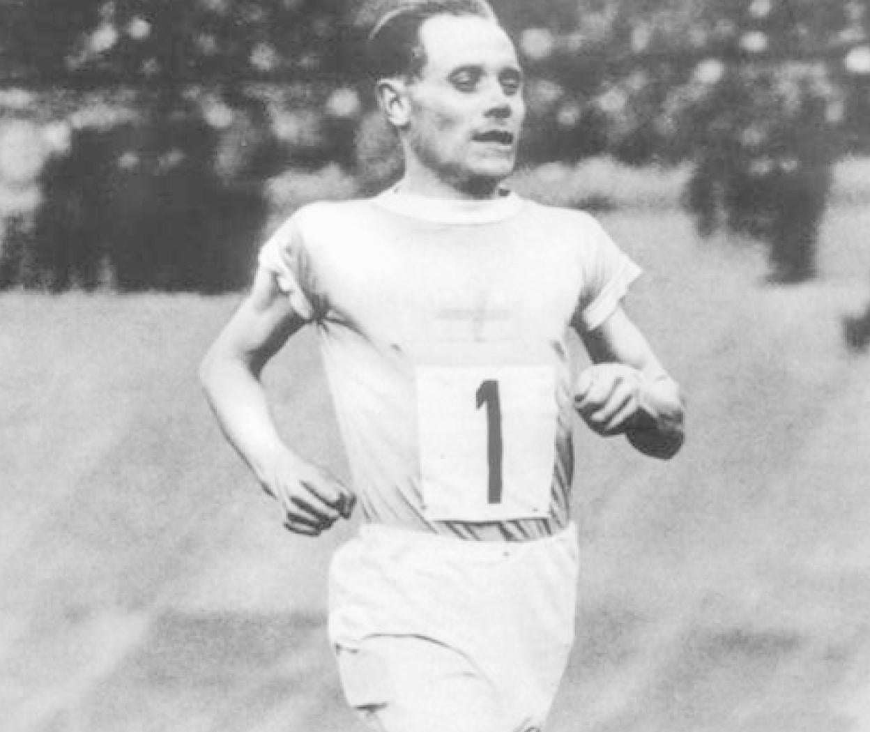 Paavo Nurmi, en plena carrera.