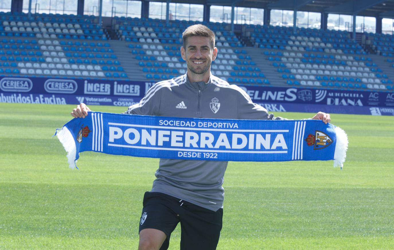 Dani Ojeda, en su presentación como nuevo futbolista de la Deportiva.