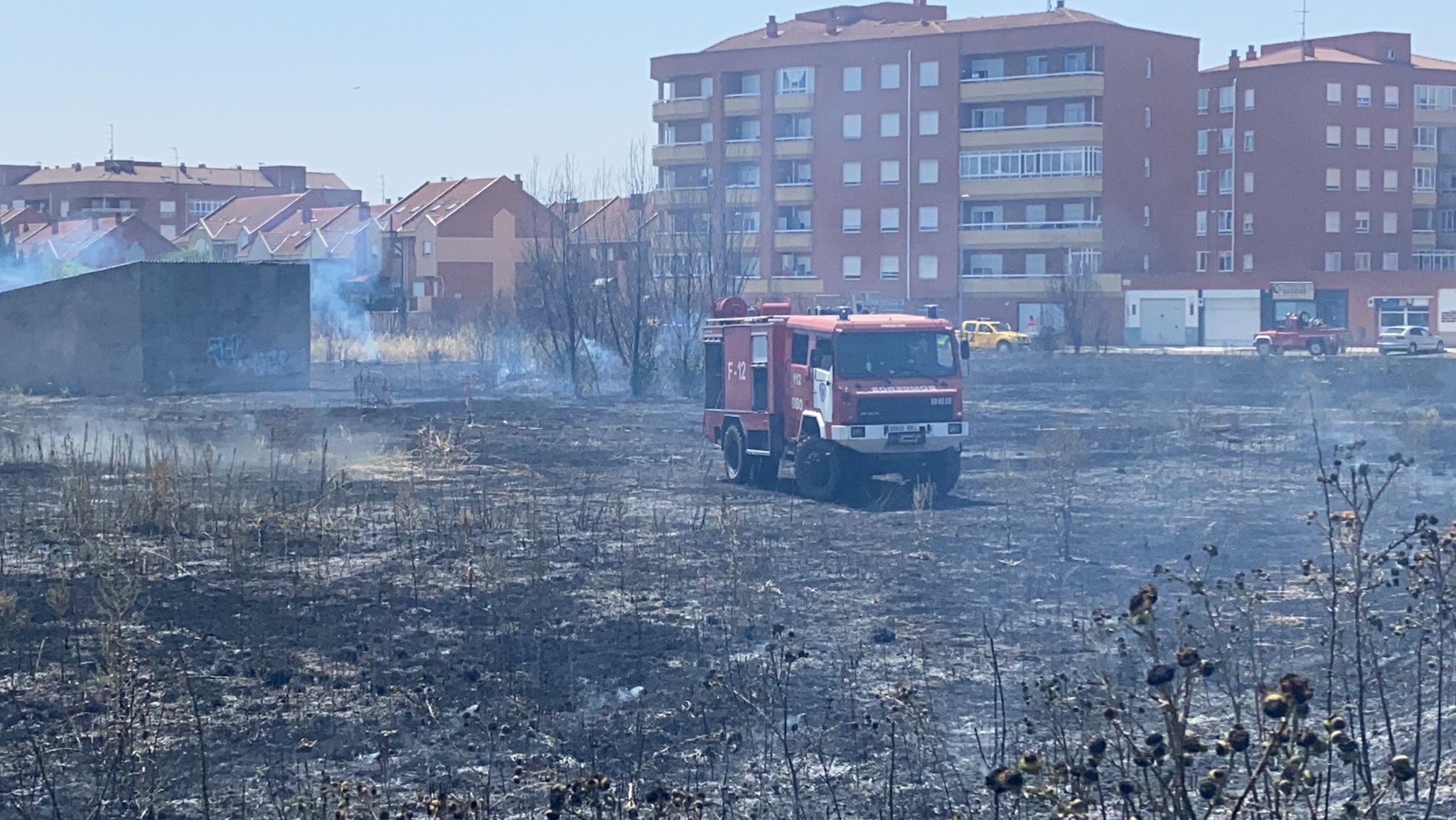 Una dotación de Bomberos se desplazaba a la zona a pasadas las 14.30 horas de este jueves | Siguen trabajando en la zona aunque el fuego está controlado