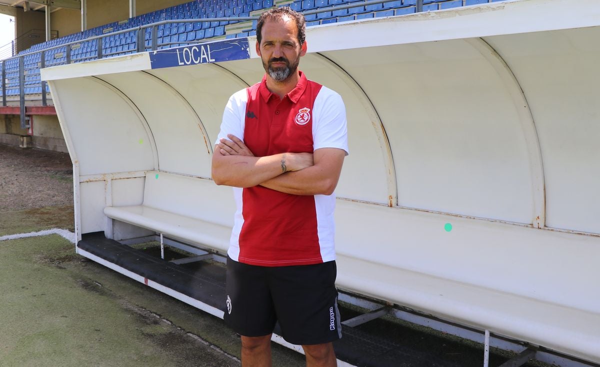 El entrenador de la Cultural analiza en una entrevista el inicio de una ilusionante temporada al frente del conjunto leonés.