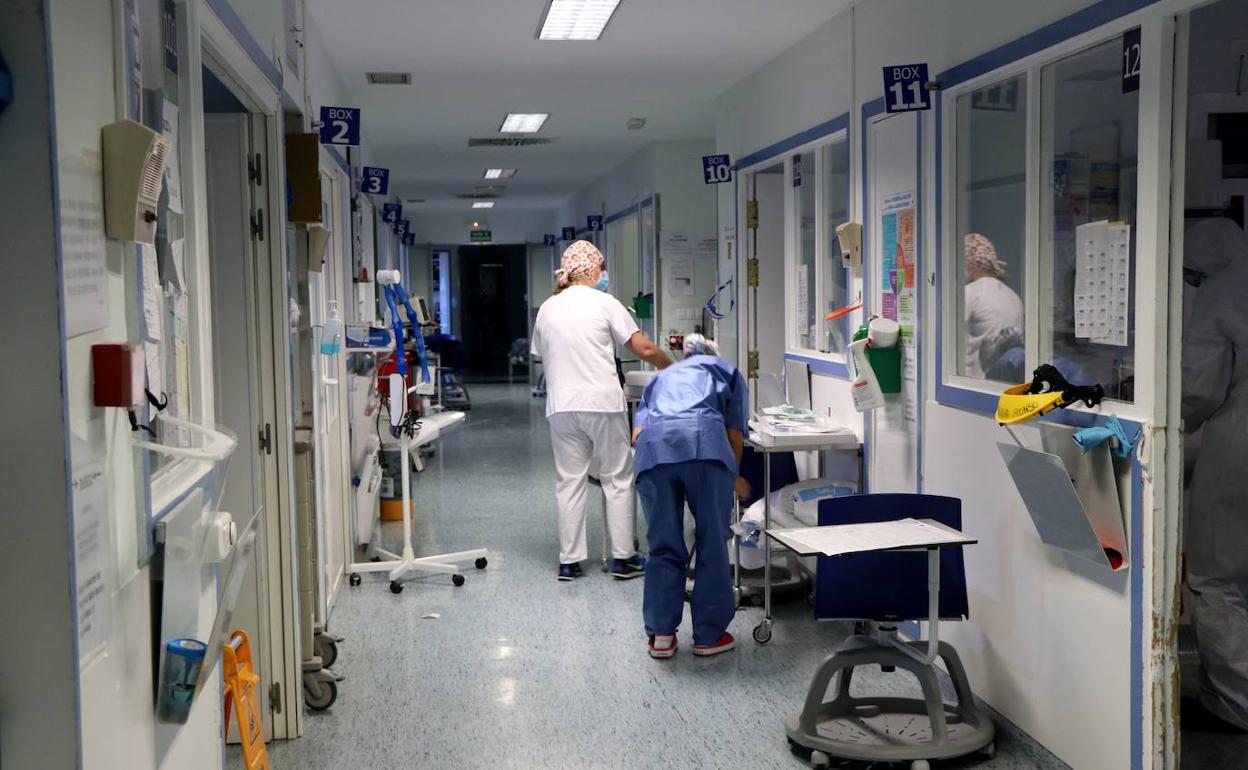Tres plantas del Hospital de León y una del Monte San Isidro alojan ya a más de 70 pacientes covid