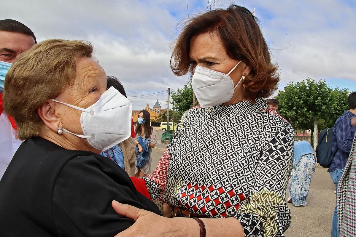 La localidad leonesa de Hospital de Órbigo acoge la celebración de la Fiesta de la Rosa con la presencia de Carmen Calvo, Luis Tudanca, Javier Alfonso Cendón y el alcalde del municipio, Enrique Busto.