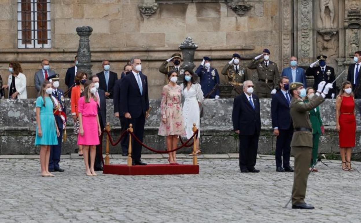 Los Reyes, con sus hijas, en Santiago de Comspostela. 