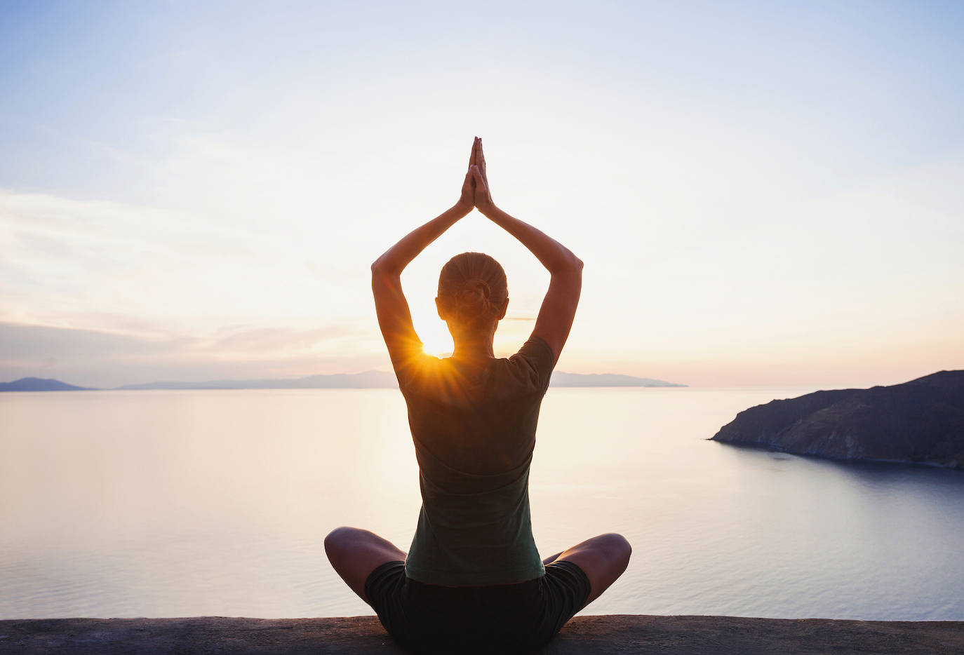 21 de Junio. Día Internacional del Yoga. Promulgado en 2014 por la ONU busca dar a conocer los beneficios que aporta esta disciplina milenaria para cuerpo y mente.