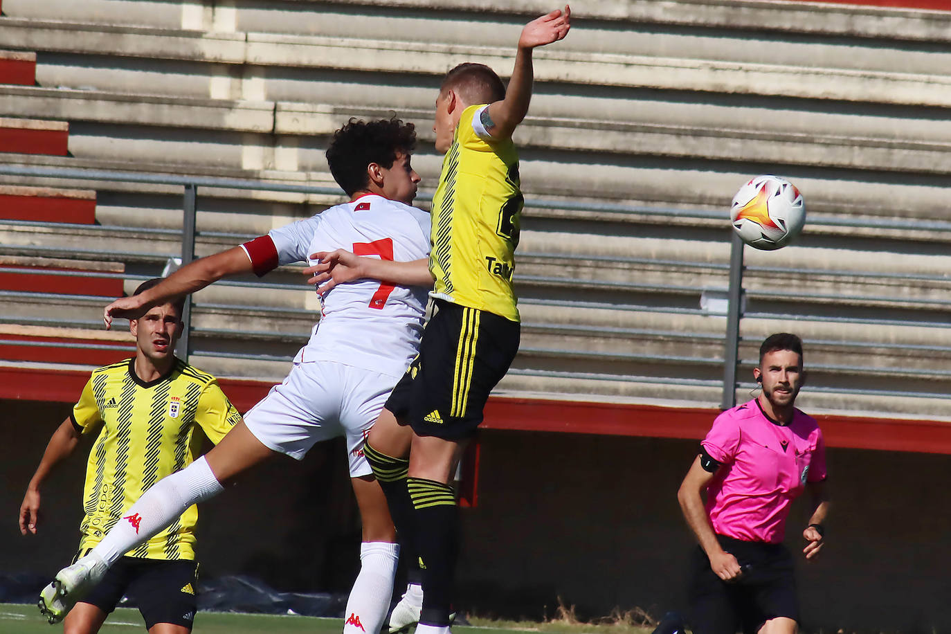 El conjunto leonés se ha impuesto por dos goles a uno al Oviedo en las primeras impresiones de muchos fichajes culturalistas