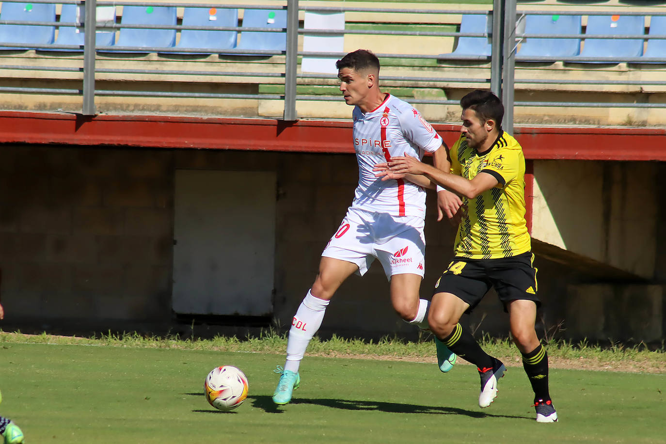 El conjunto leonés se ha impuesto por dos goles a uno al Oviedo en las primeras impresiones de muchos fichajes culturalistas