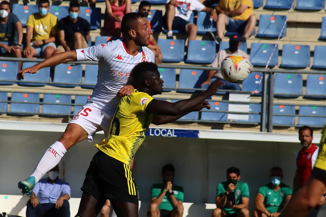 El conjunto leonés se ha impuesto por dos goles a uno al Oviedo en las primeras impresiones de muchos fichajes culturalistas